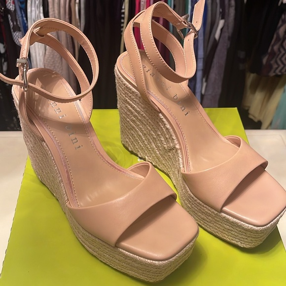 NIB!!! Gianni Bini Cafe Cream Wedges Size 8 - Picture 2 of 8